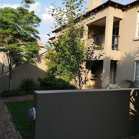 Airport Lodge Guest House Kempton Park Exteriör bild