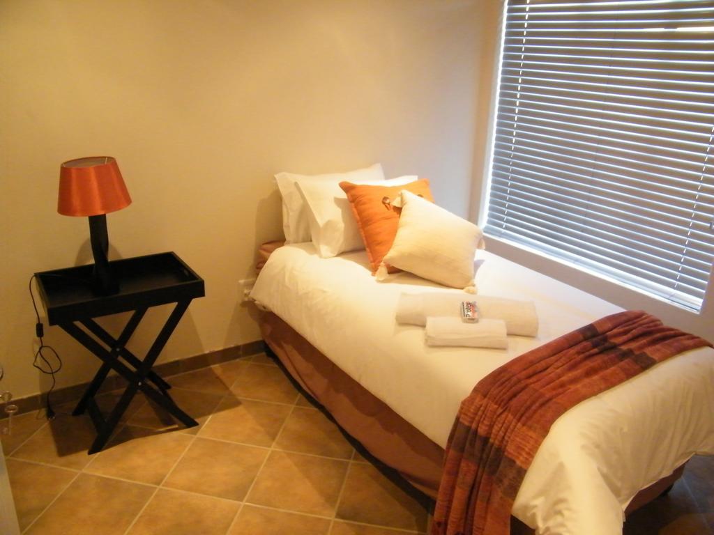Airport Lodge Guest House Kempton Park Exteriör bild