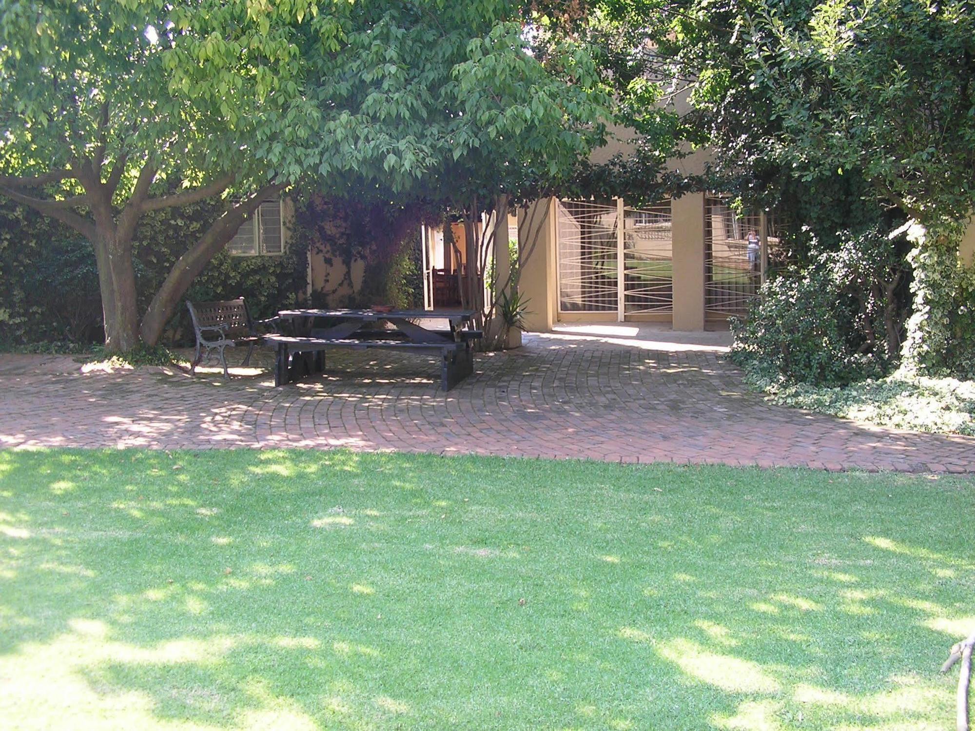 Airport Lodge Guest House Kempton Park Exteriör bild
