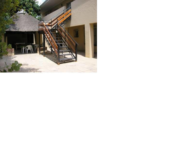 Airport Lodge Guest House Kempton Park Exteriör bild