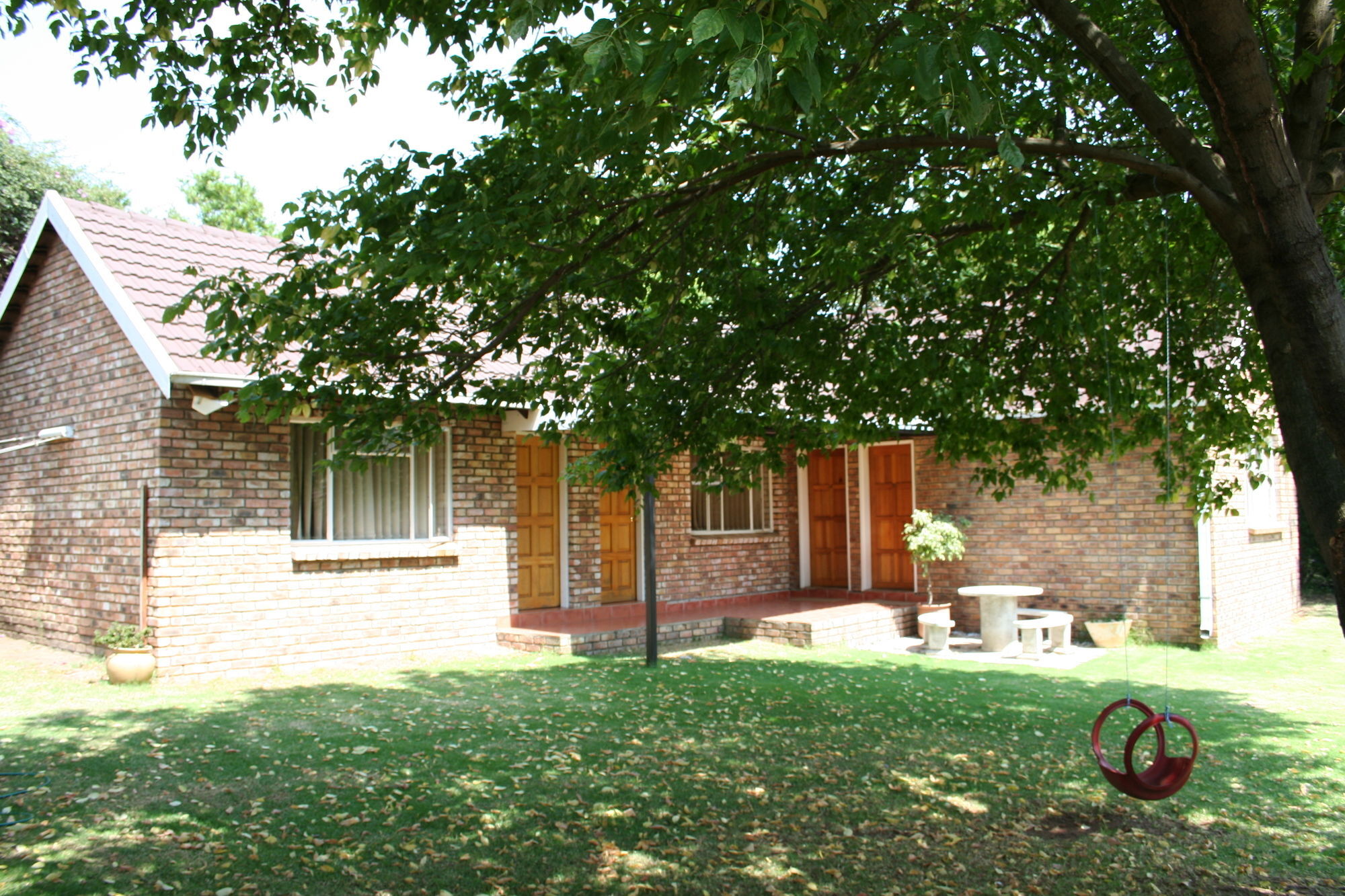Airport Lodge Guest House Kempton Park Exteriör bild